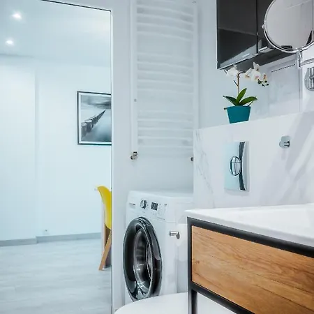 Apartament Aon Z Widokiem, 10Min Od Morza 아파트